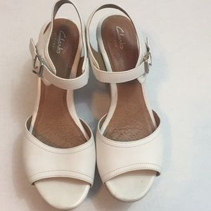 Clark’s artisan WhiteWedges-Size 9-Slip resistant